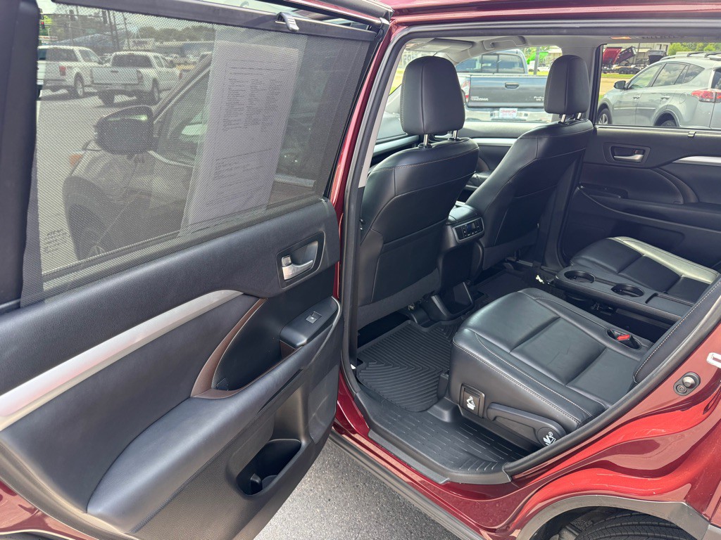 2016 Toyota Highlander Image 18