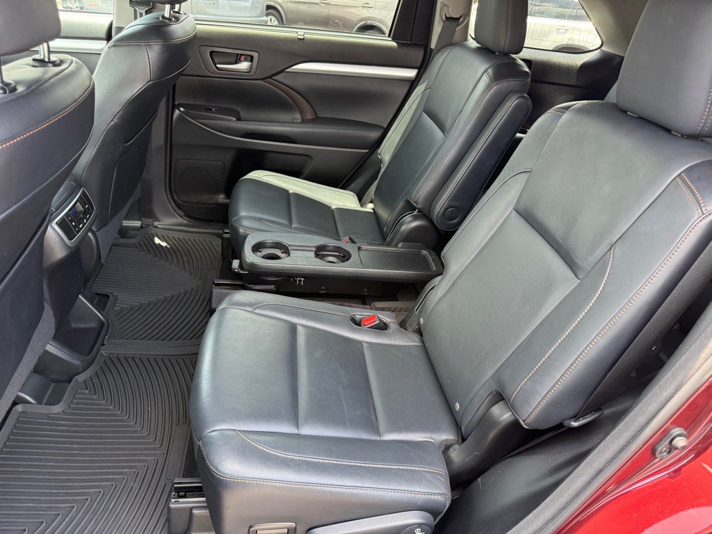 2016 Toyota Highlander Image 19