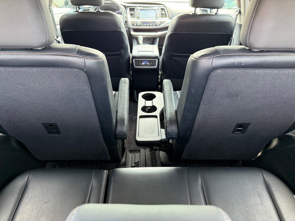2016 Toyota Highlander Image 22