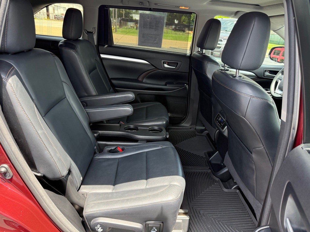 2016 Toyota Highlander Image 24