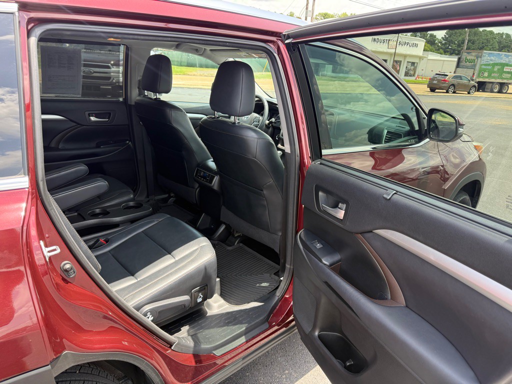 2016 Toyota Highlander Image 25