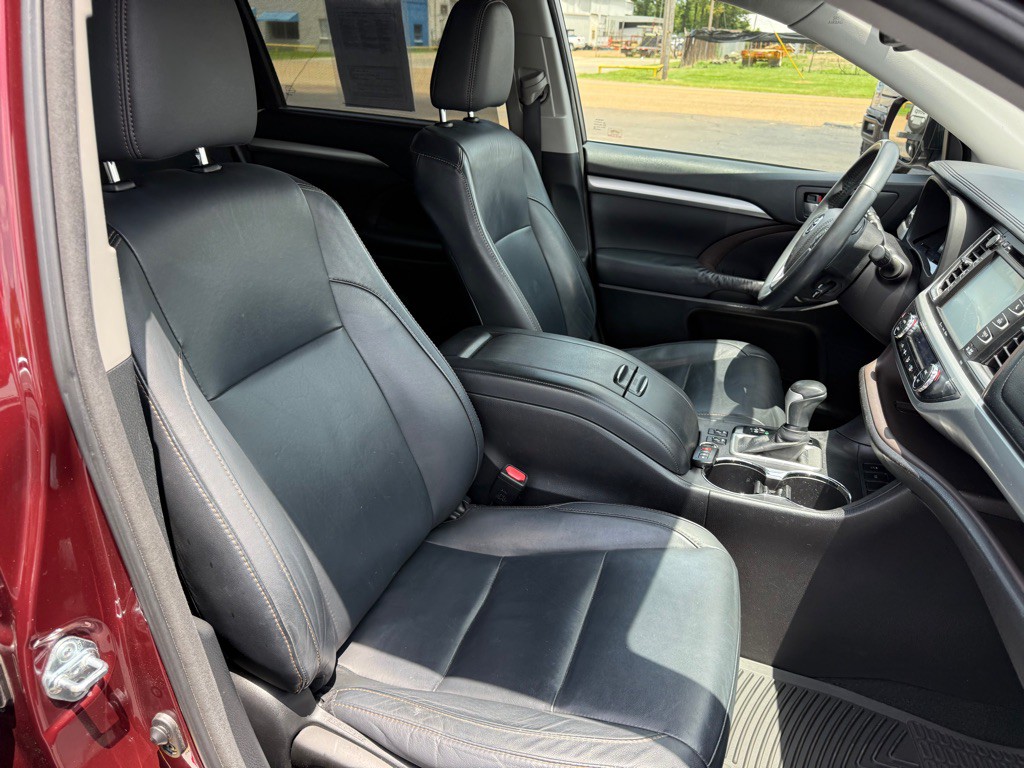 2016 Toyota Highlander Image 26