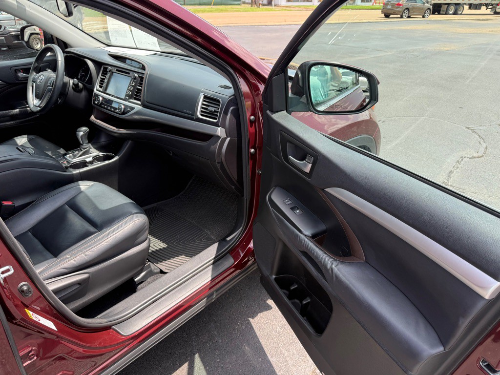 2016 Toyota Highlander Image 27
