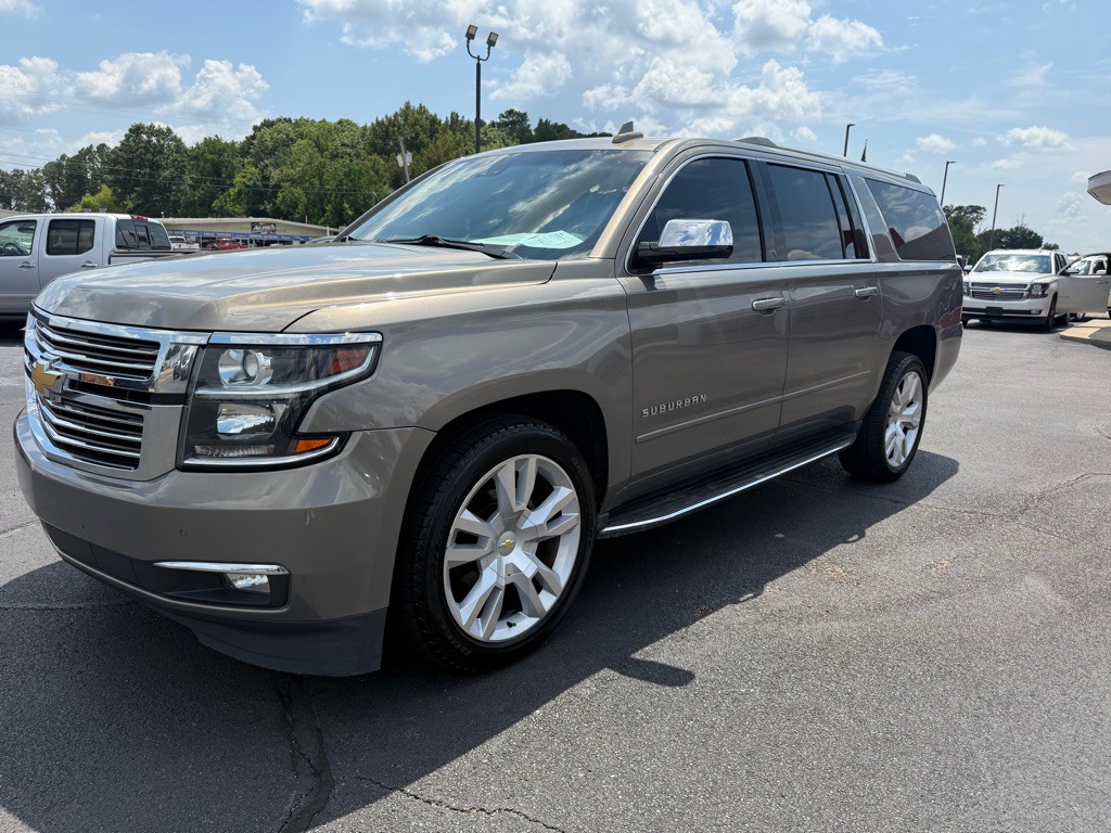 2017 Chevrolet Suburban Image 1