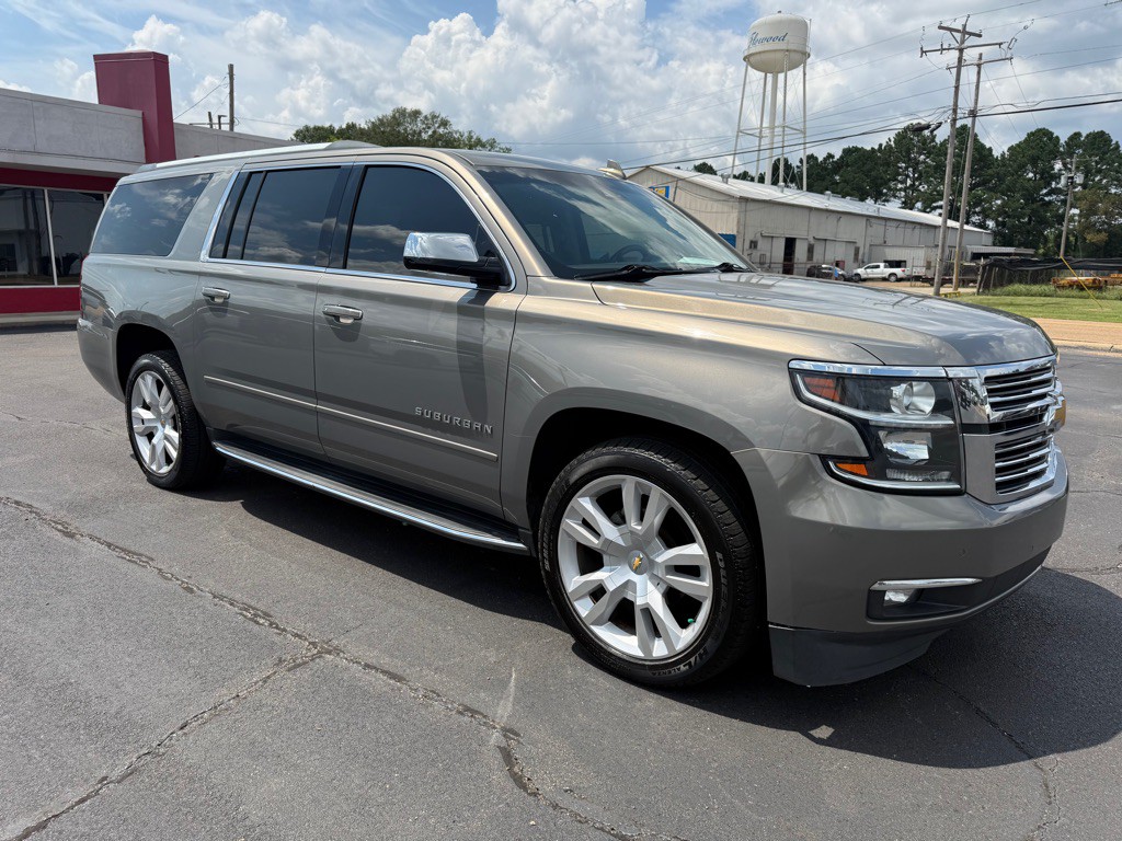 2017 Chevrolet Suburban Image 2