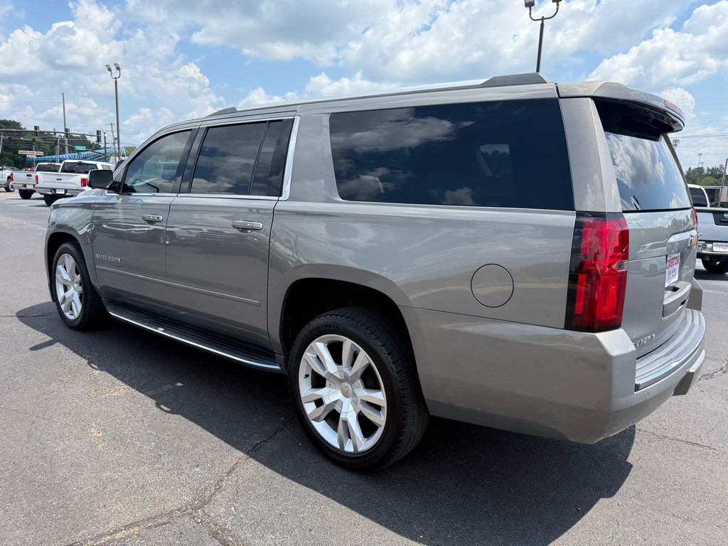 2017 Chevrolet Suburban Image 5