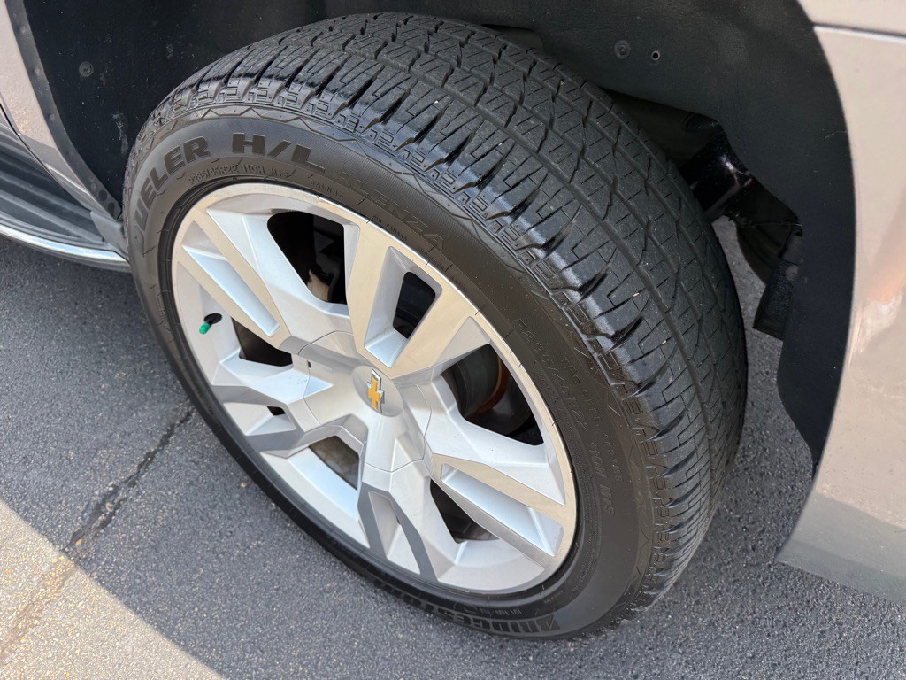 2017 Chevrolet Suburban Image 9