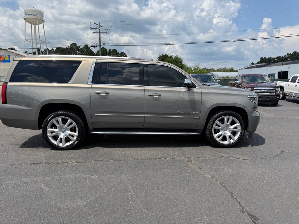 2017 Chevrolet Suburban Image 10