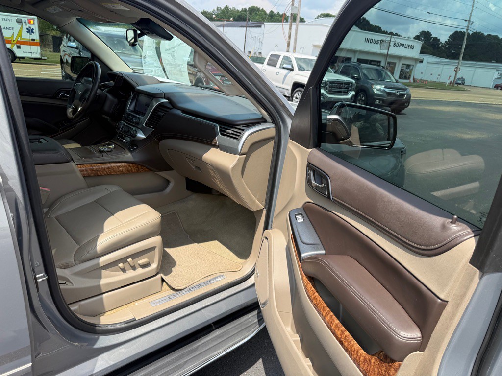 2017 Chevrolet Suburban Image 30