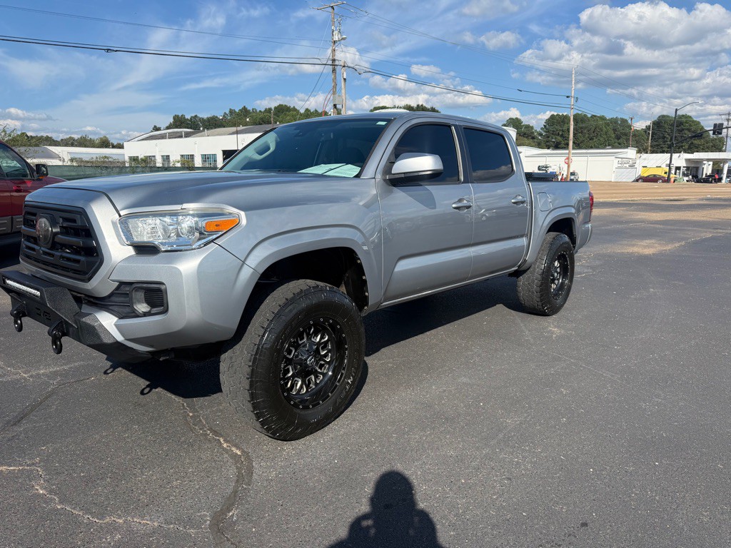 2018 Toyota Tacoma Image 1
