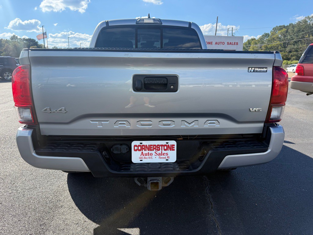 2018 Toyota Tacoma Image 4