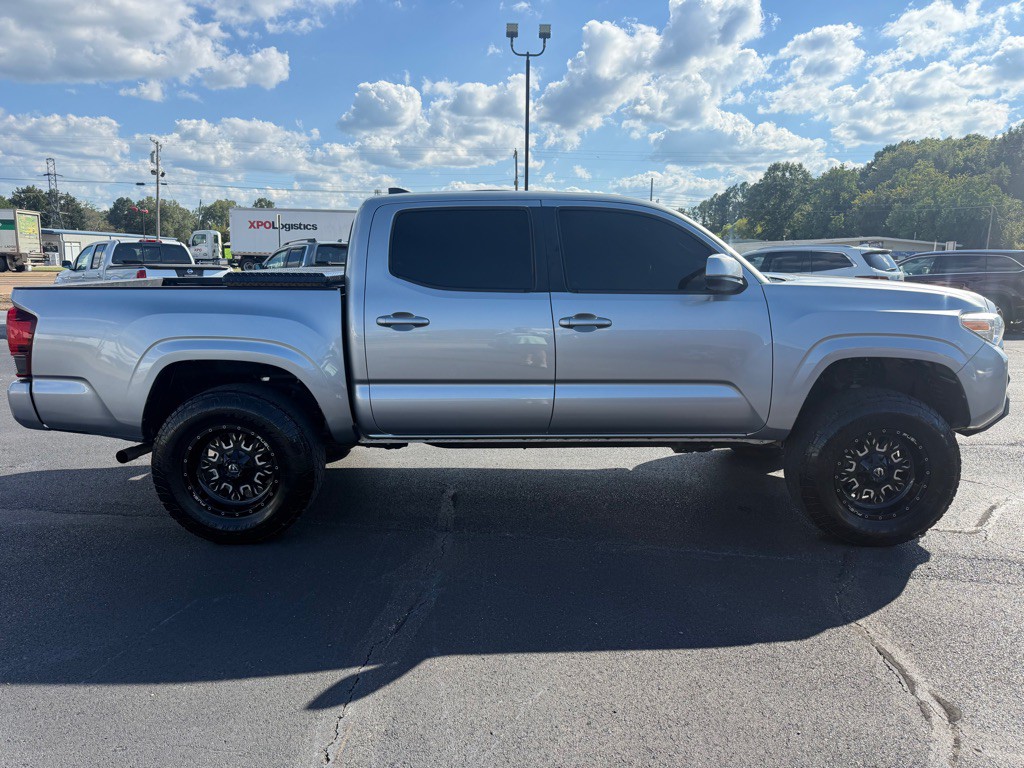 2018 Toyota Tacoma Image 9