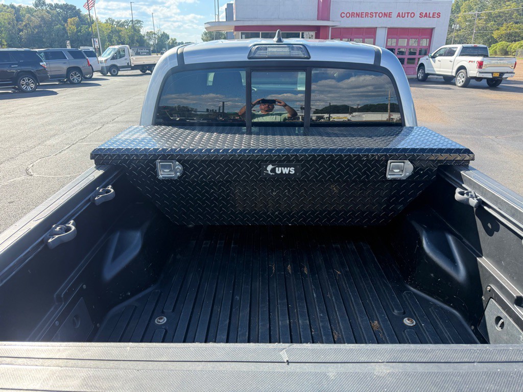 2018 Toyota Tacoma Image 10