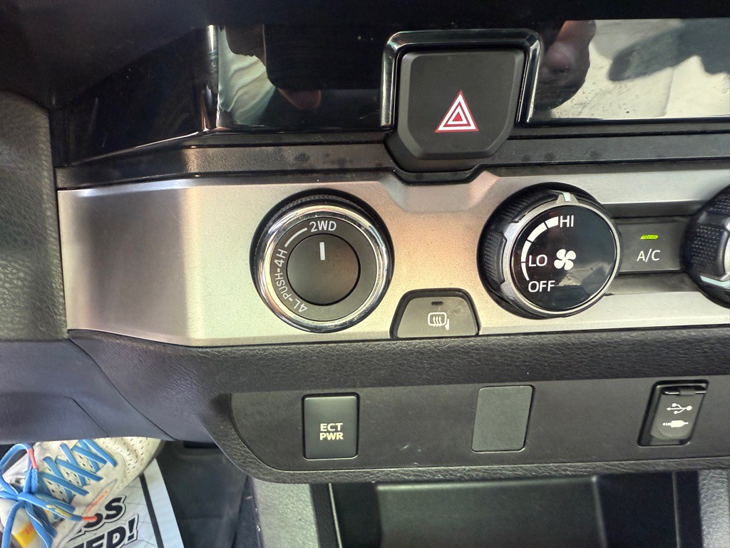 2018 Toyota Tacoma Image 16