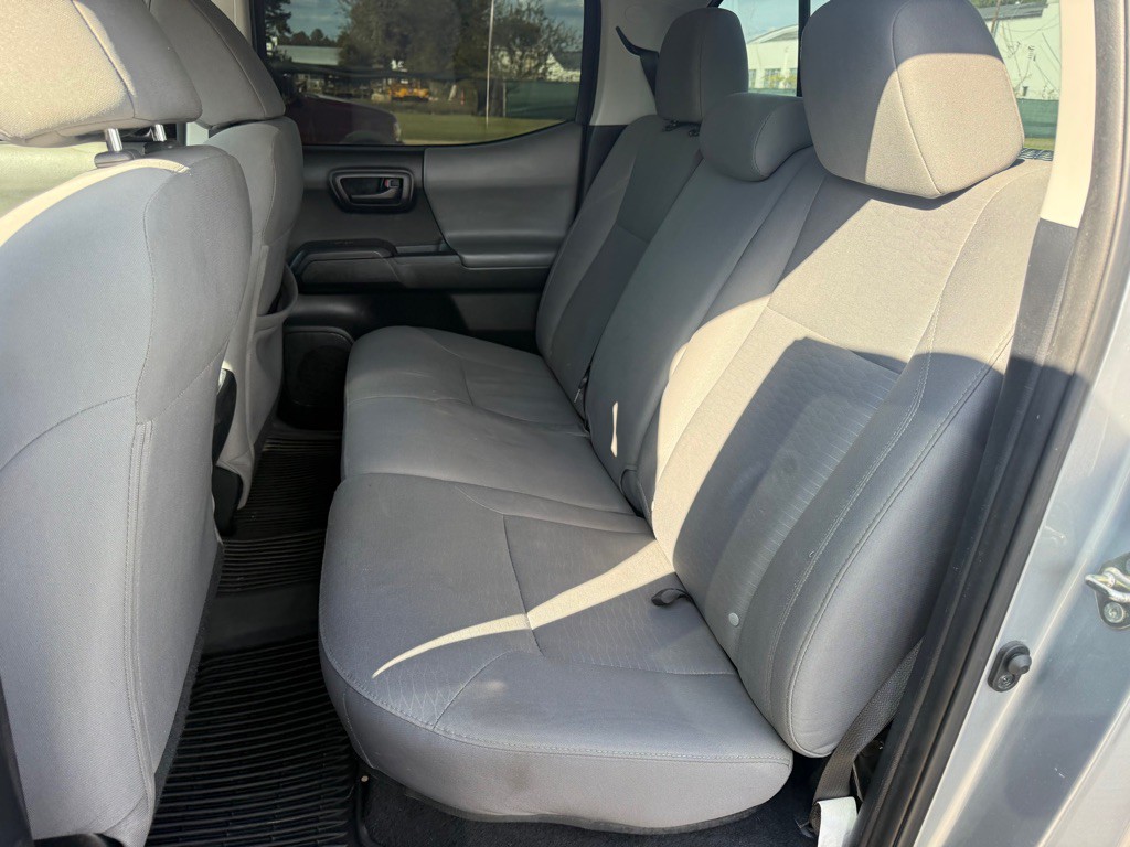 2018 Toyota Tacoma Image 19