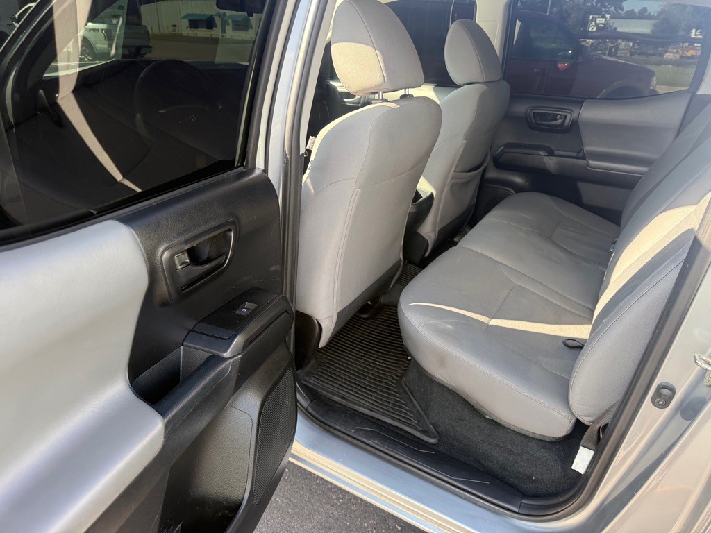 2018 Toyota Tacoma Image 20
