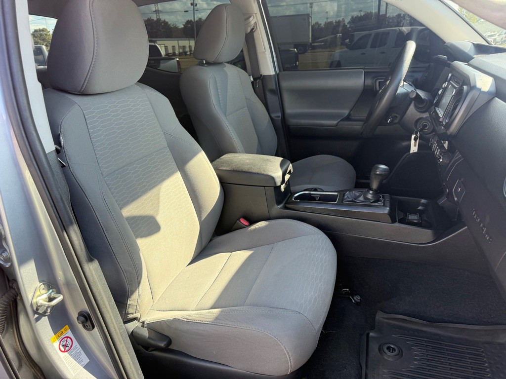 2018 Toyota Tacoma Image 22