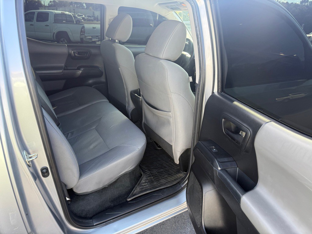 2018 Toyota Tacoma Image 25