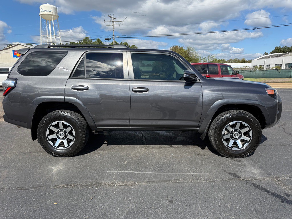 2019 Toyota 4Runner Image 3