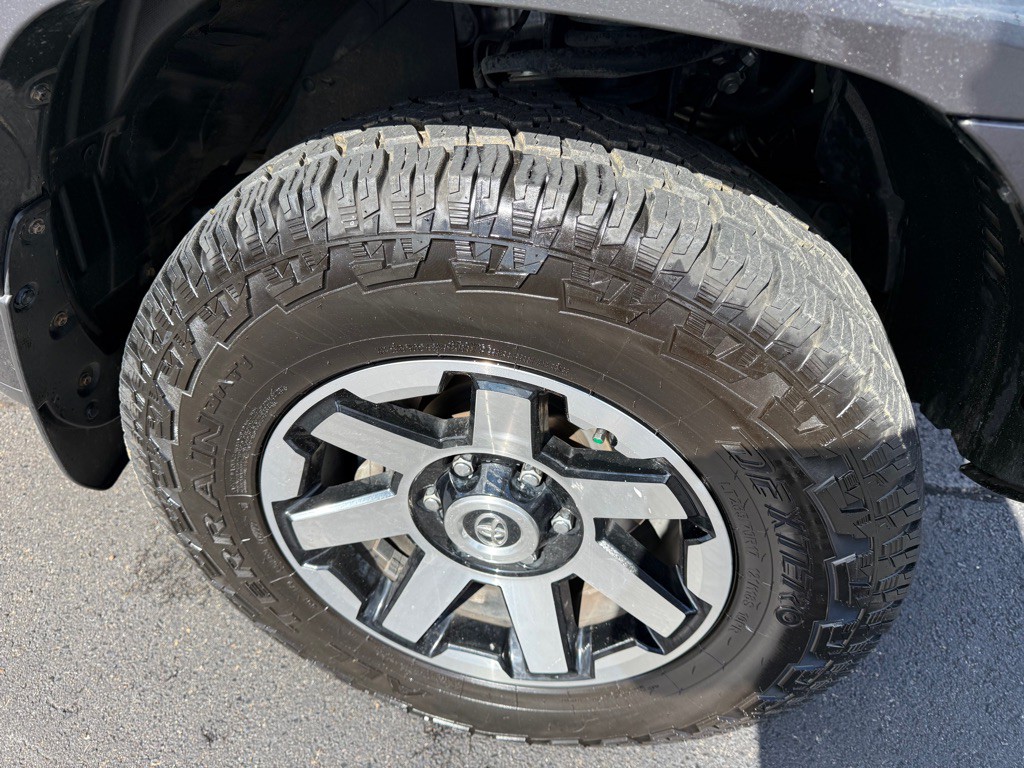 2019 Toyota 4Runner Image 9