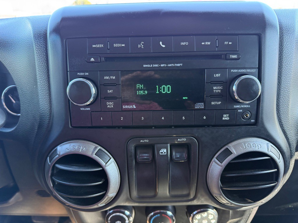 2014 Jeep Wrangler Image 13