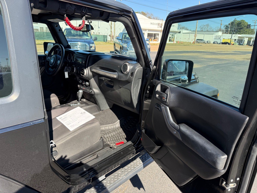 2014 Jeep Wrangler Image 21