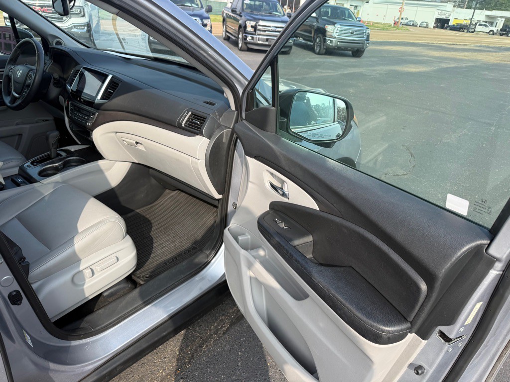 2016 Honda Pilot Image 32