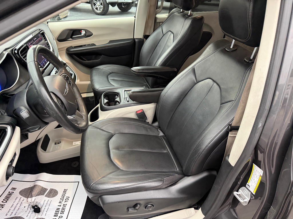 2022 Chrysler Pacifica Image 12