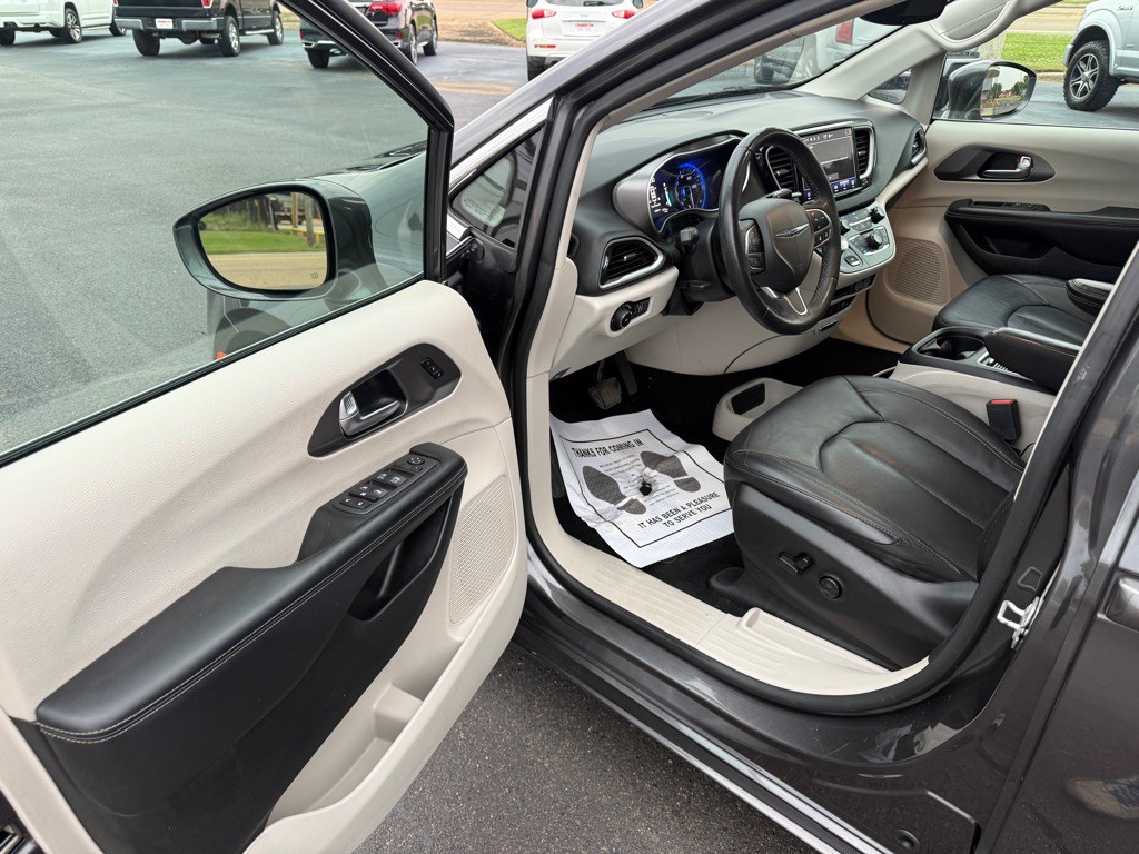 2022 Chrysler Pacifica Image 13