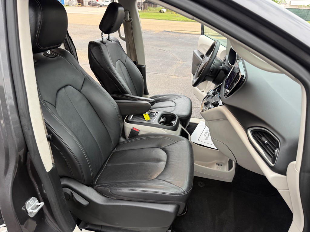 2022 Chrysler Pacifica Image 17