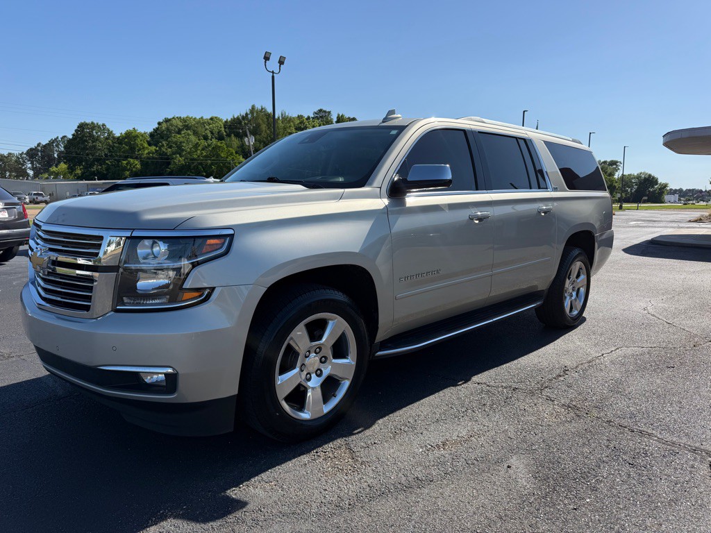2016 Chevrolet Suburban Image 1