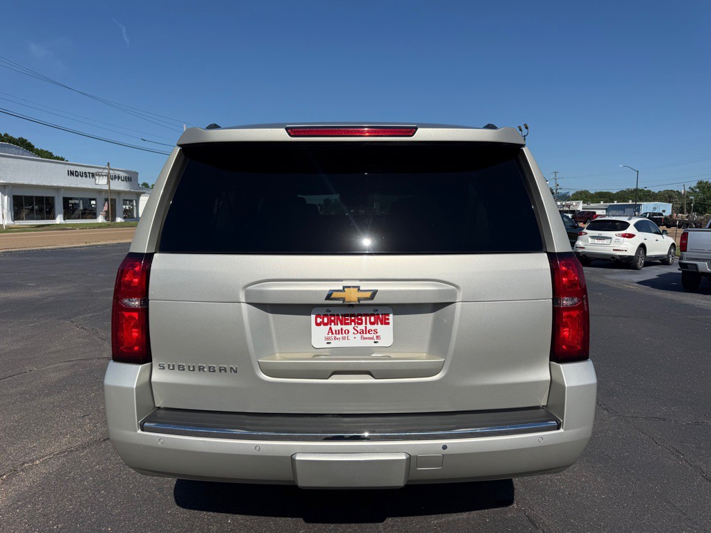 2016 Chevrolet Suburban Image 4