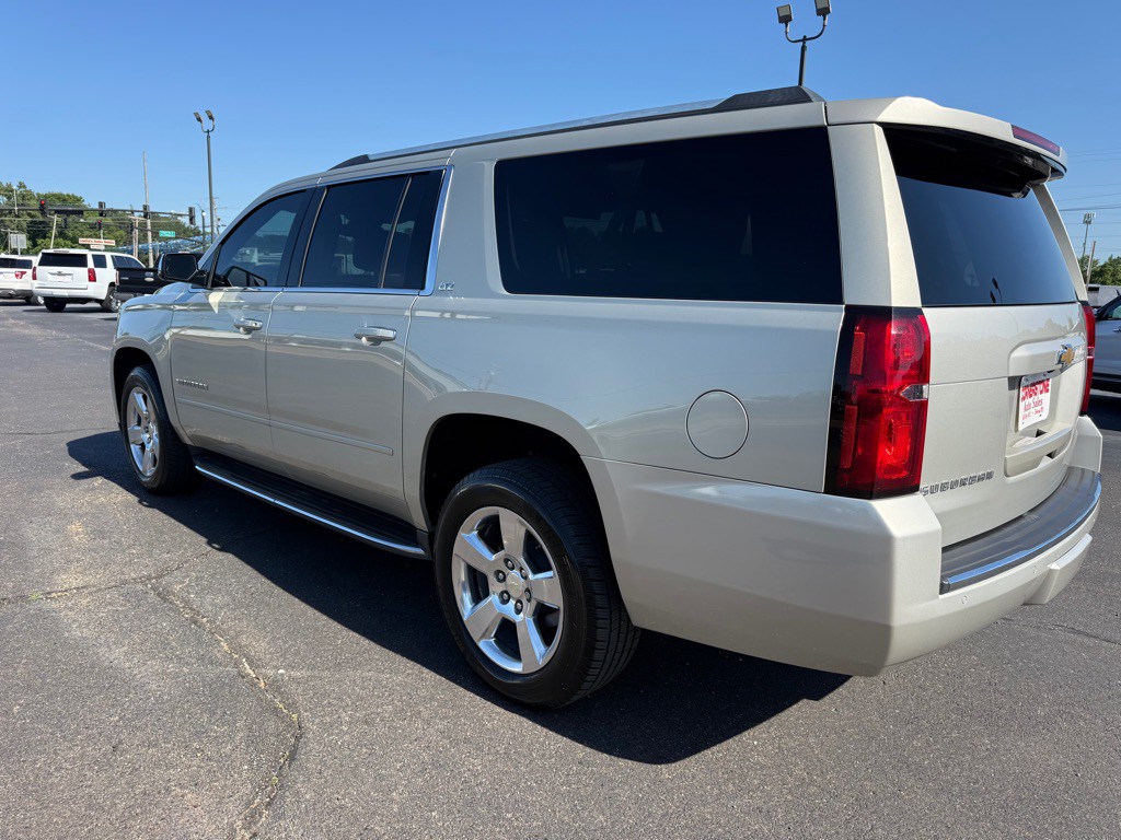 2016 Chevrolet Suburban Image 5