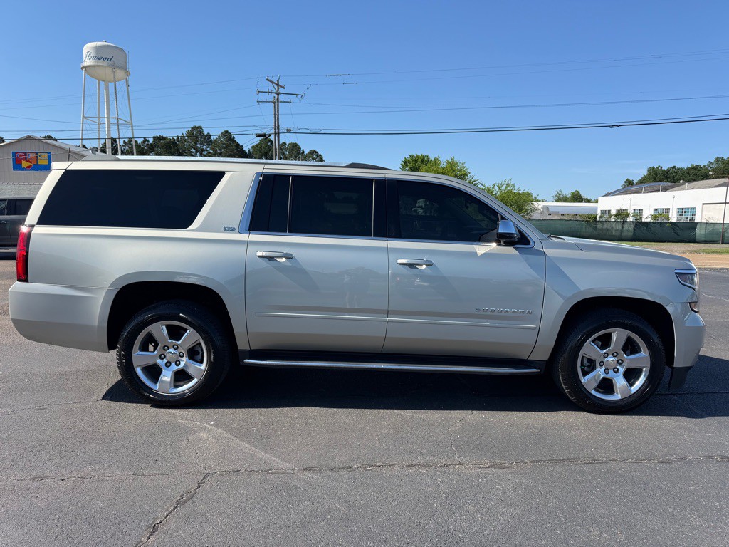 2016 Chevrolet Suburban Image 6