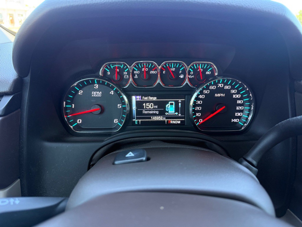 2016 Chevrolet Suburban Image 12