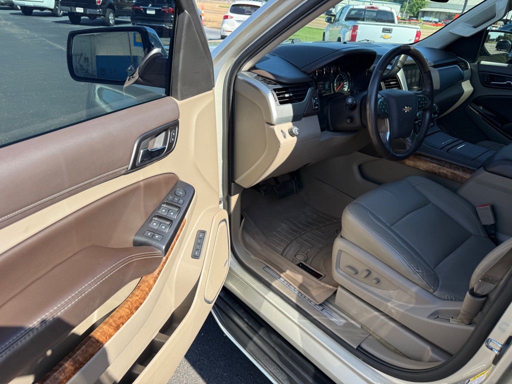 2016 Chevrolet Suburban Image 14