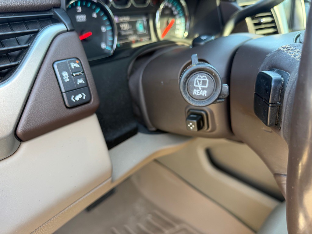 2016 Chevrolet Suburban Image 16