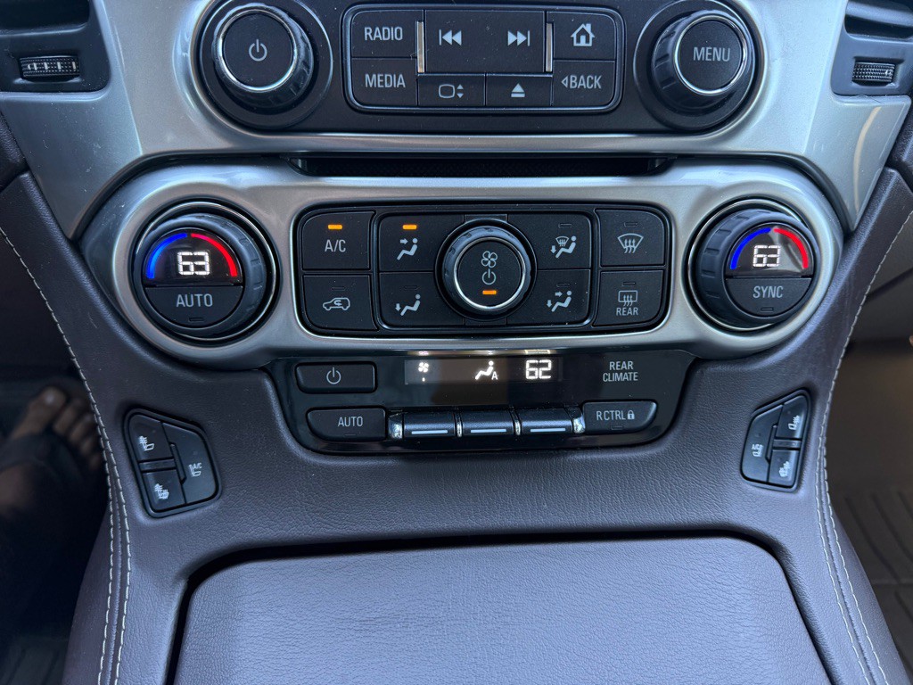 2016 Chevrolet Suburban Image 20