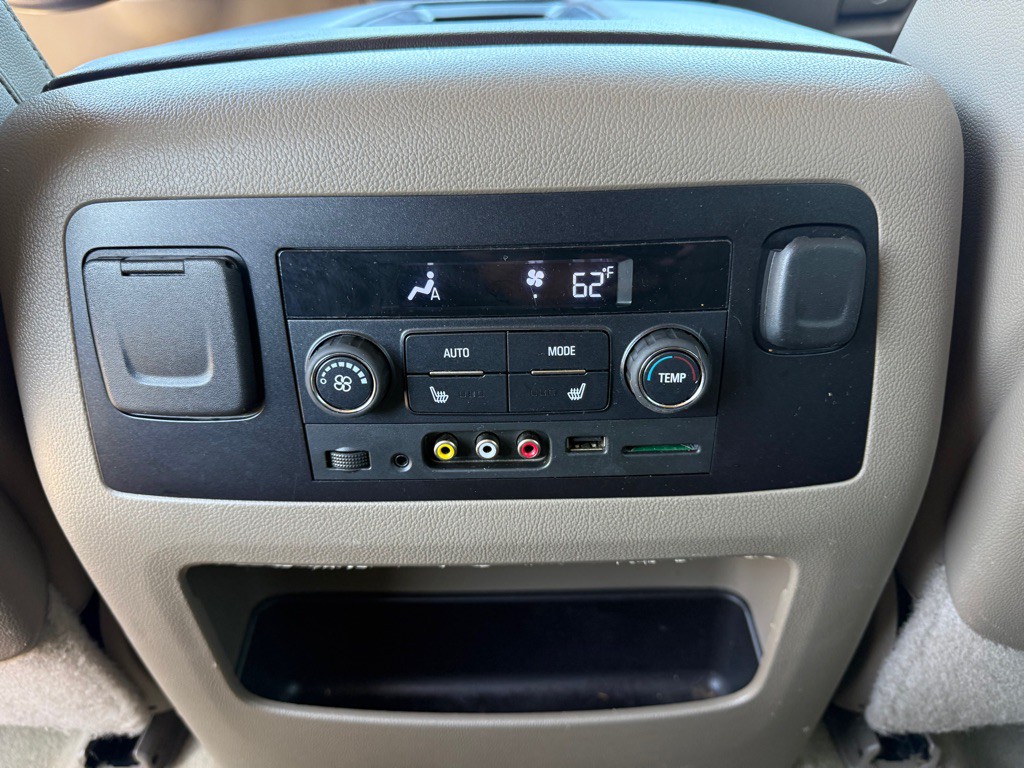 2016 Chevrolet Suburban Image 21