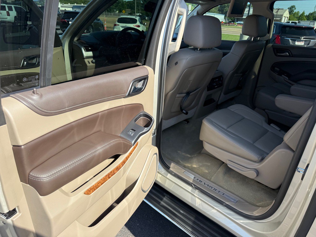 2016 Chevrolet Suburban Image 24