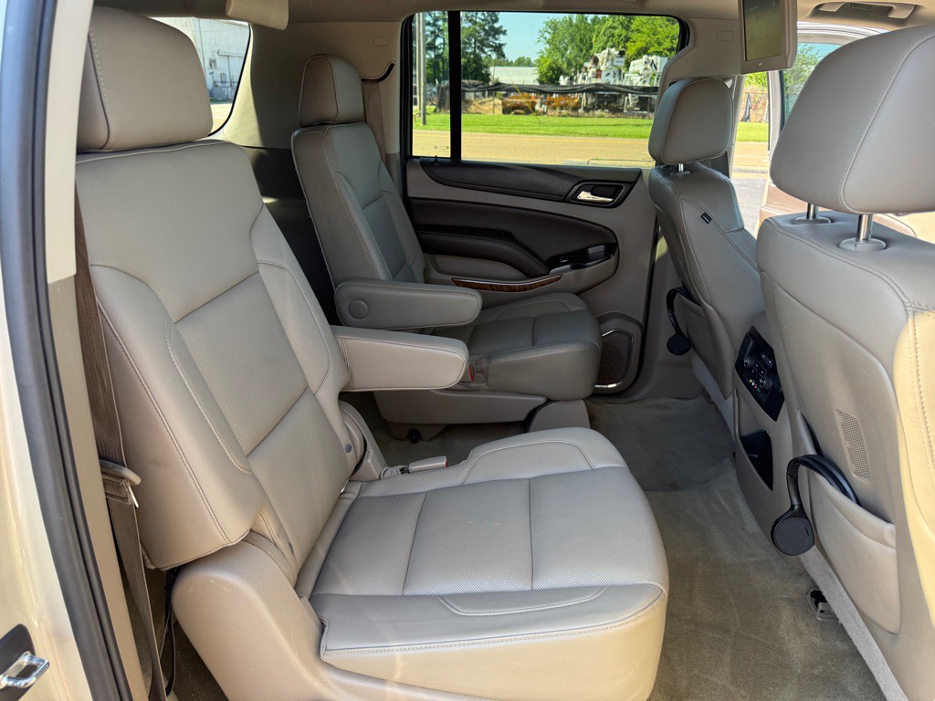 2016 Chevrolet Suburban Image 28