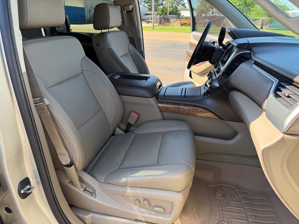 2016 Chevrolet Suburban Image 32