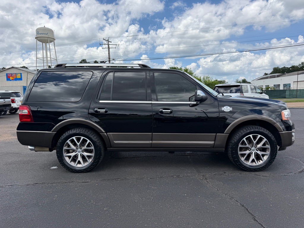 2017 Ford Expedition Image 2