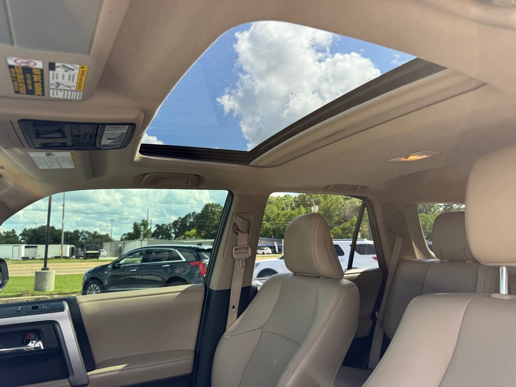 2016 Toyota 4Runner Image 16