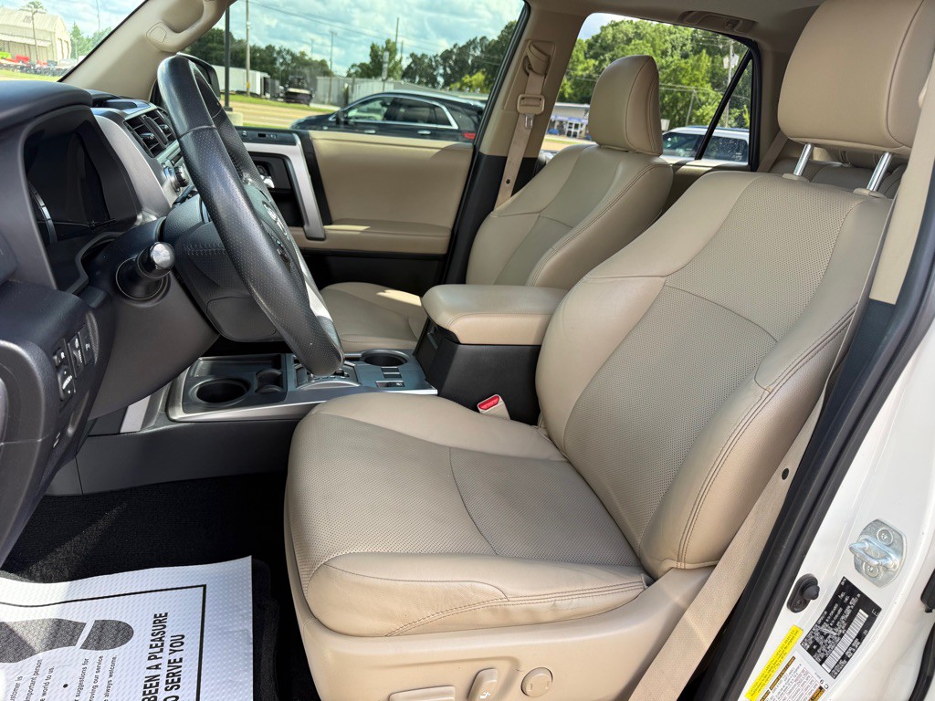 2016 Toyota 4Runner Image 17