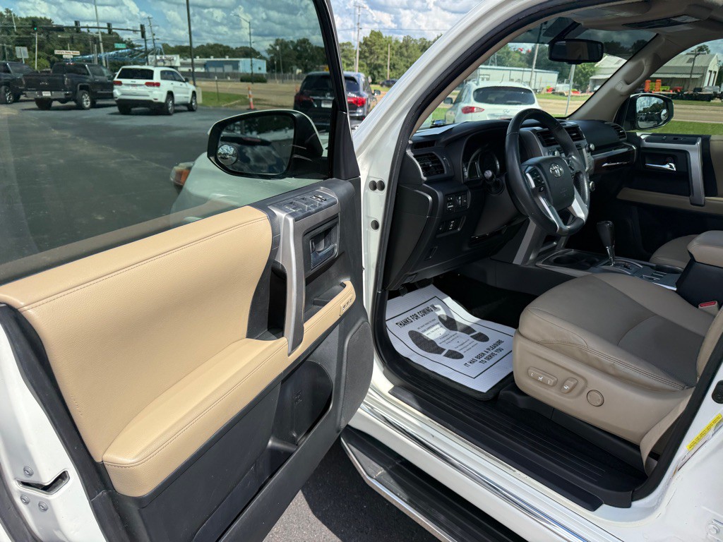 2016 Toyota 4Runner Image 18