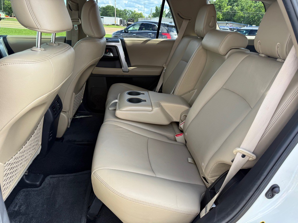 2016 Toyota 4Runner Image 19