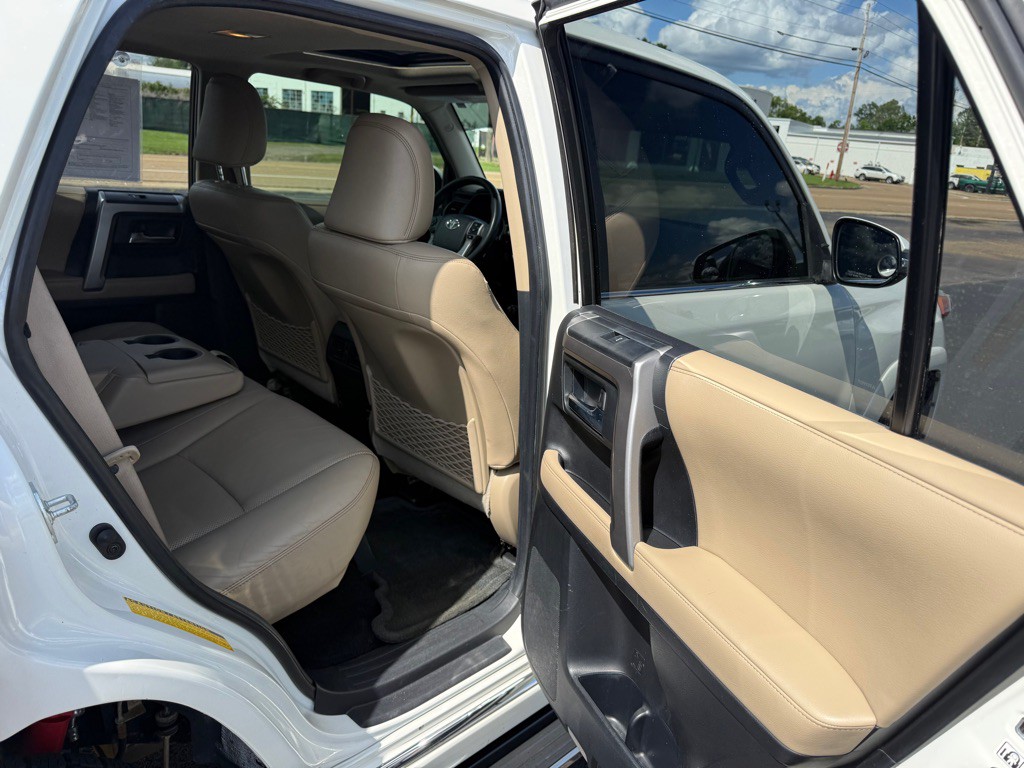 2016 Toyota 4Runner Image 27