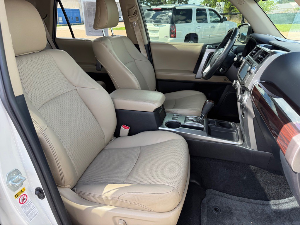2016 Toyota 4Runner Image 28