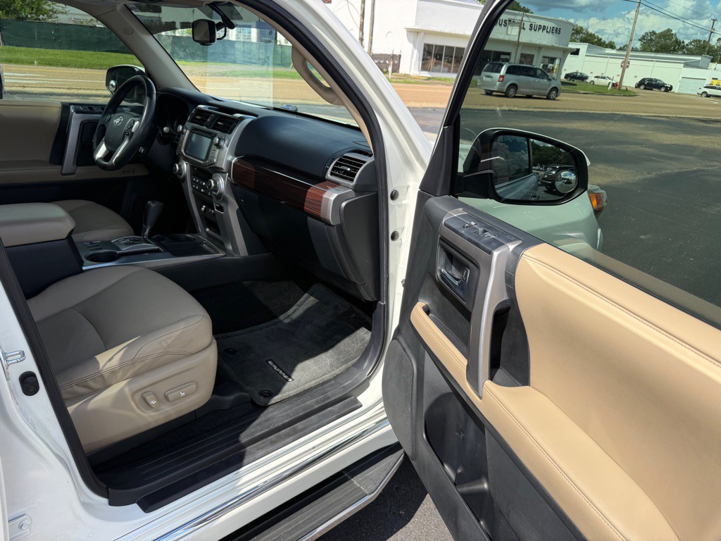 2016 Toyota 4Runner Image 29